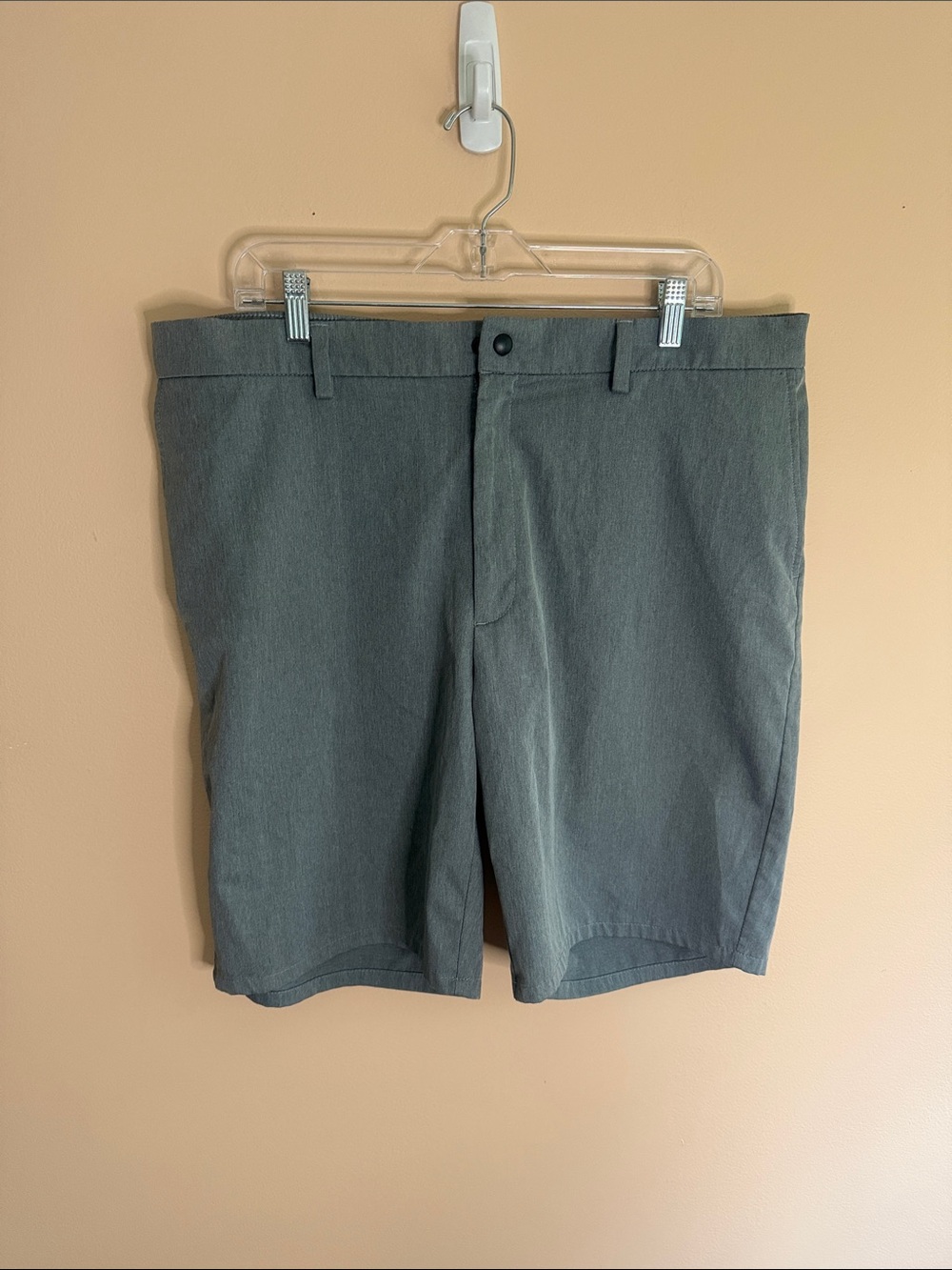Haggar Men's Charcoal Gray Flat-Front Shorts